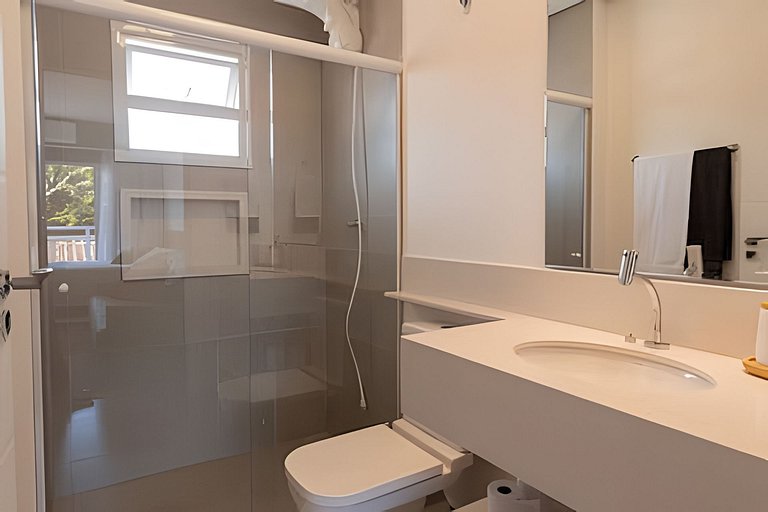 Condomínio gostoso em Peruibe - piscina e garagem