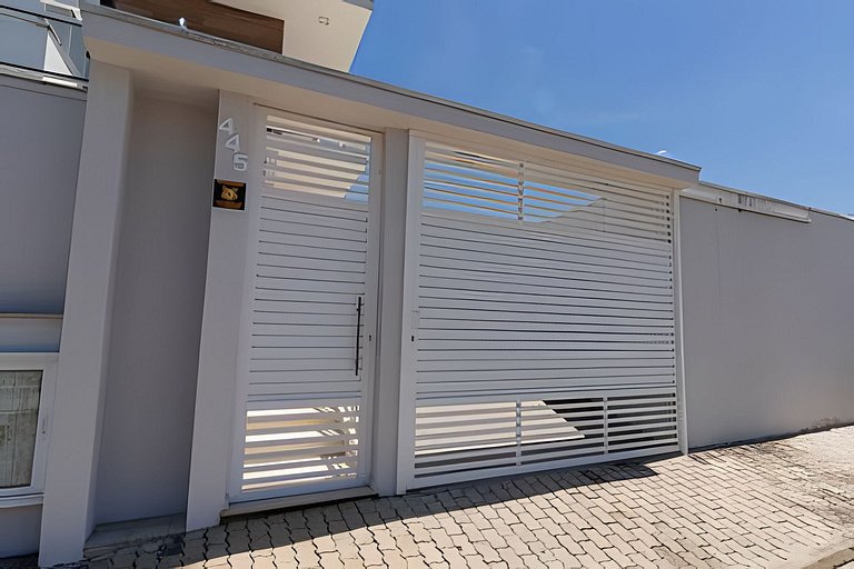 Condomínio gostoso em Peruibe - piscina e garagem