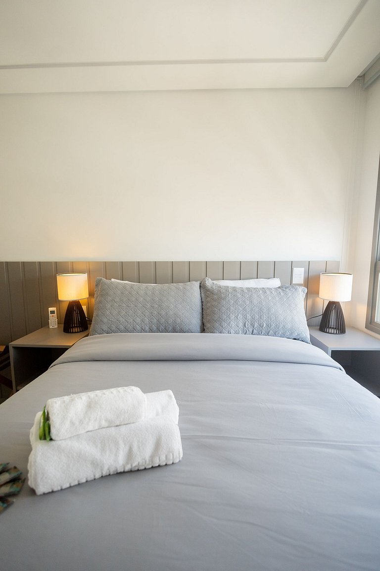 Apto c/ ar, piscina e academia