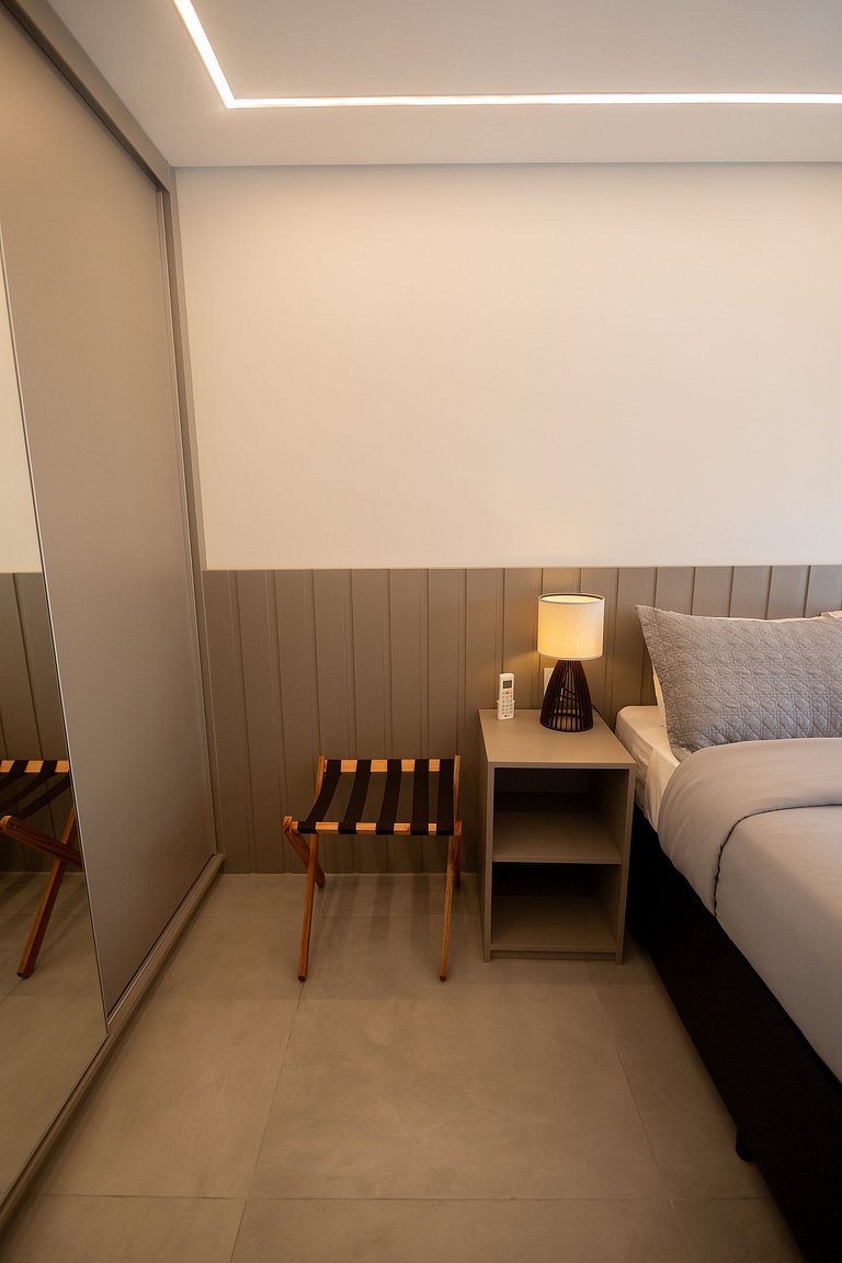 Apto c/ ar, piscina e academia