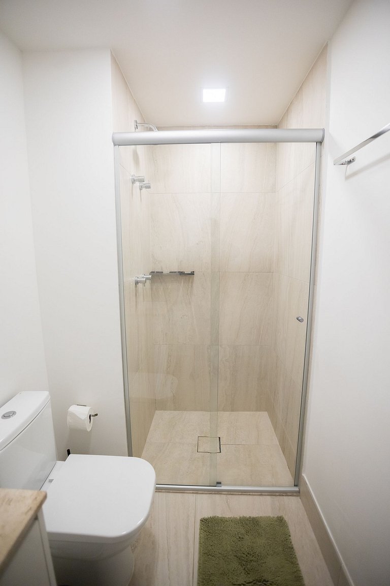 Apto c/ ar, piscina e academia