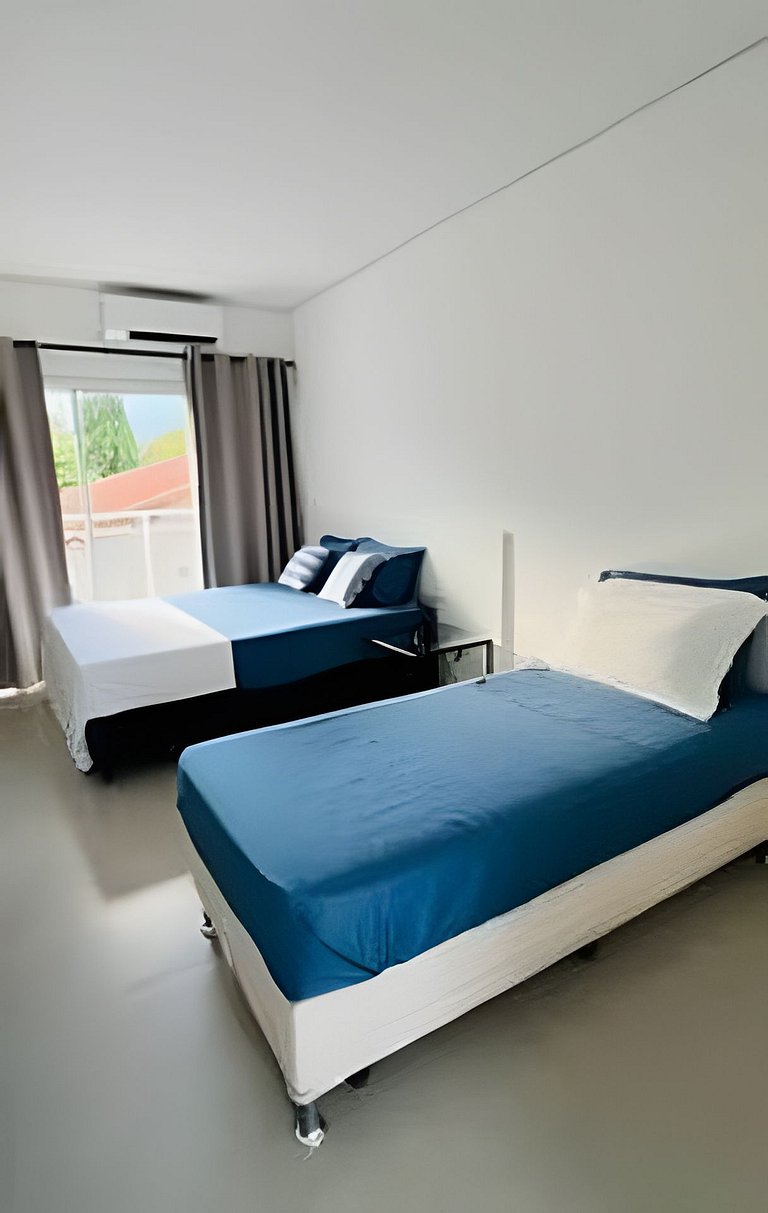 Studio para 3 pessoas com piscina no centro de Peruíbe
