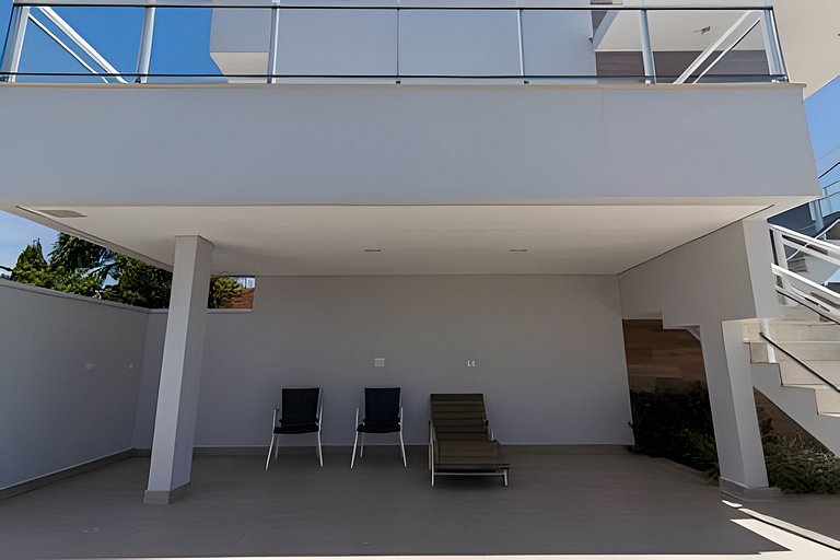 Studio para 3 pessoas com piscina no centro de Peruíbe